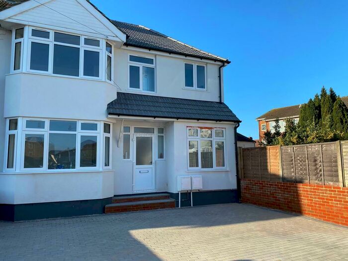 3 Bedroom Flat To Rent In The Sunny Road, Enfield, EN3