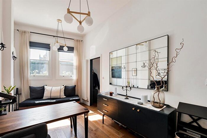 1 Bedroom Flat For Sale In Clarence Road, Hackney Central, E5