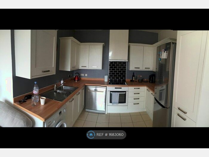 1 Bedroom Flat To Rent In Oak Square, London, SW9