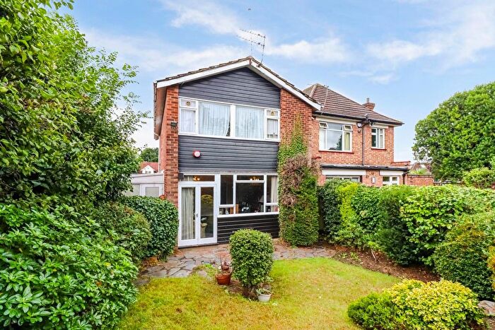 3 Bedroom Detached House For Sale In Belmont Avenue, Barnet, EN4