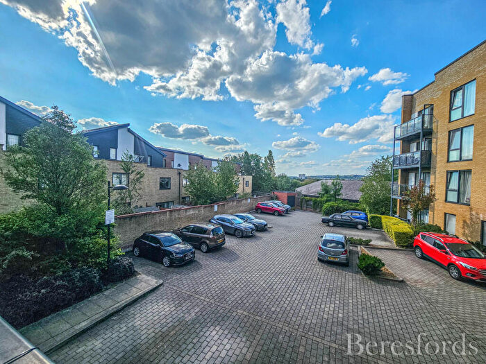 1 Bedroom Apartment For Sale In Ashflower Drive, Romford, RM3