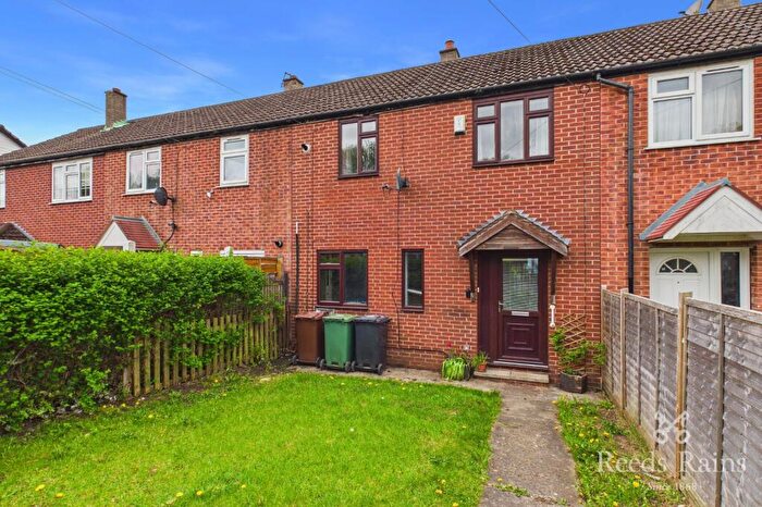 Semi Detached House To Rent In Kentmere Avenue, Leeds, West Yorkshire, LS14