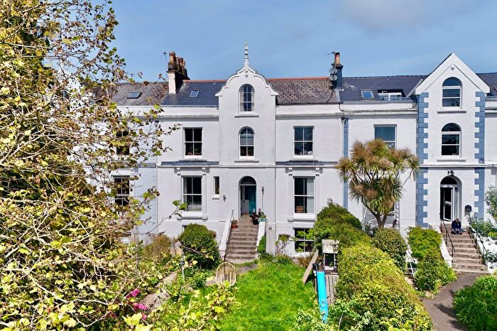 2 Bedroom Flat For Sale In Woodlane, Falmouth, TR11