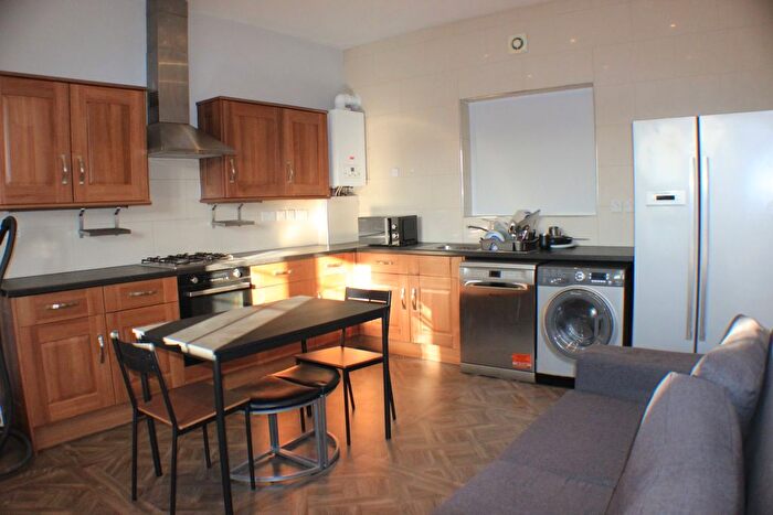4 Bedroom Flat To Rent In Camden Road, London, N7