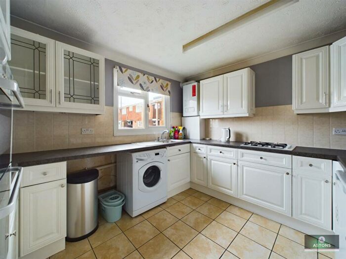 3 Bedroom Terraced House For Sale In Cuckfield Close, Bewbush, RH11