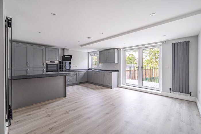 2 Bedroom Flat To Rent In Bladon Close, Oxford, OX2