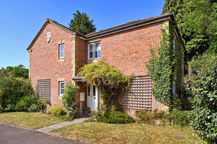 5 Bedroom Detached House For Sale In Kennington Place, Kennington, TN24