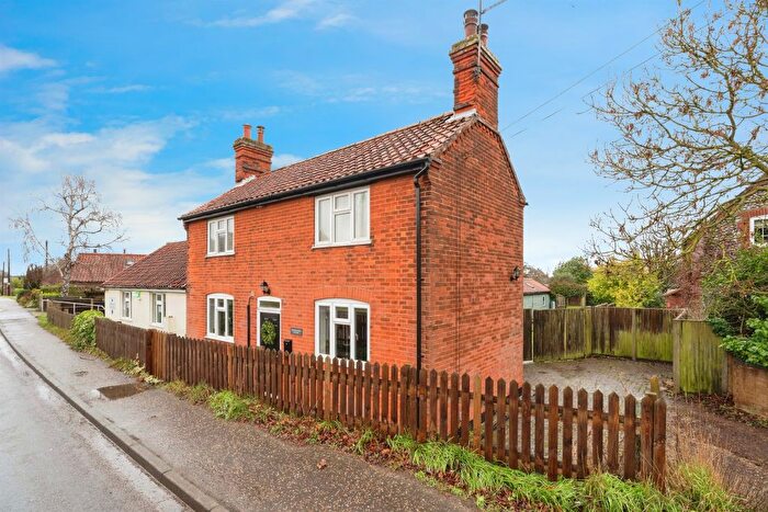 3 Bedroom Cottage For Sale In Cromer Road, Thorpe Market, Norwich, NR11