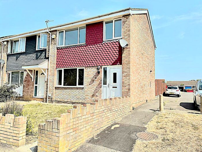 3 Bedroom End Of Terrace House To Rent In Kenilworth Walk Bedford, MK41