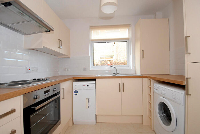 3 Bedroom Semi-Detached House To Rent In Hugh Allen Crescent, Marston, OX3