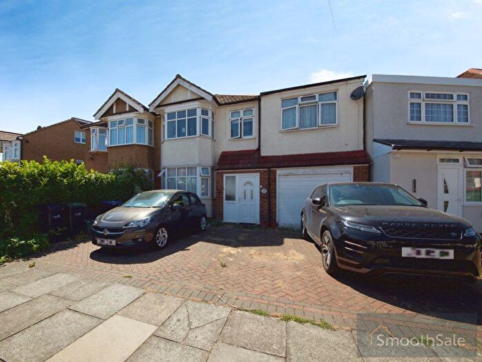 4 Bedroom Semi-Detached House For Sale In Eastbury Avenue, Enfield, EN1