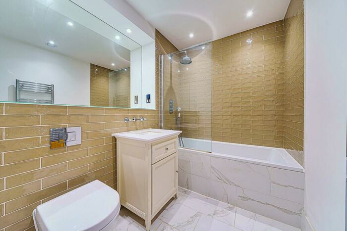 2 Bedroom Flat To Rent In Willoughby Lane, Sundridge Park, Bromley, BR1