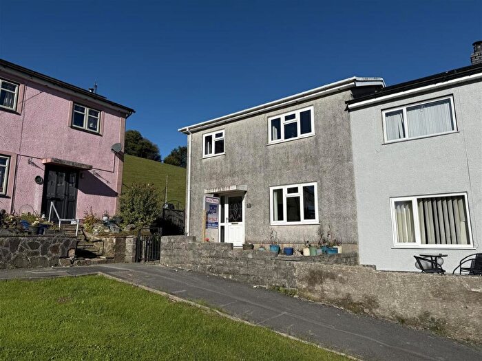 3 Bedroom House For Sale In Bro Einon, Llanybydder, SA40