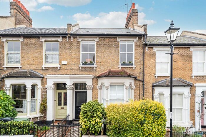 3 Bedroom Apartment For Sale In Bousfield Road, London, SE14