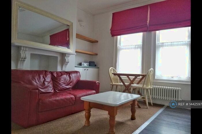 1 Bedroom Flat To Rent In Baker Street, Reading, RG1