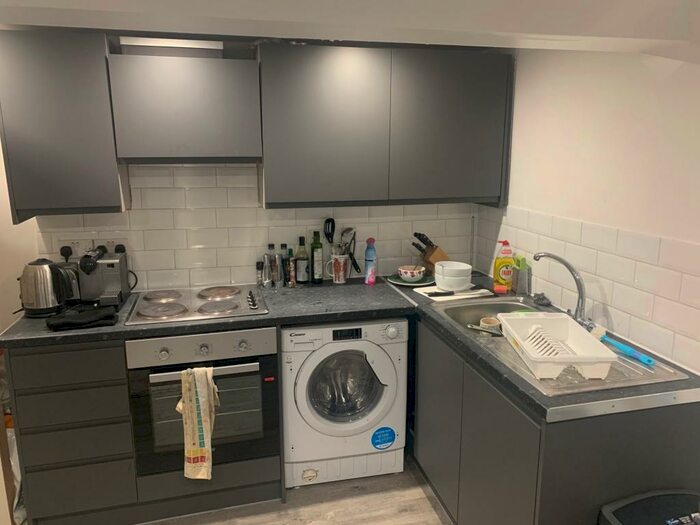 1 Bedroom Apartment To Rent In Archery Road, Leeds, West Yorkshire, LS2