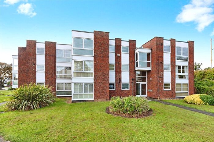 2 Bedroom Flat For Sale In Thorpe Hall Avenue, Southend-On-Sea, Essex, SS1