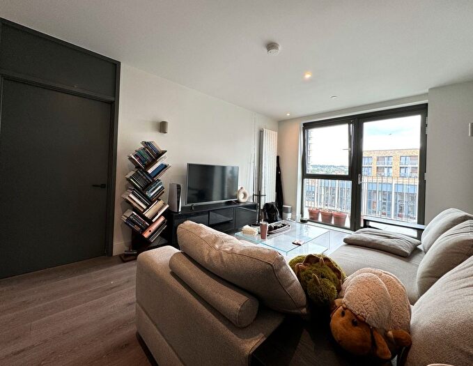 2 Bedroom Flat To Rent In Windsor Square, Woolwich, Royal Arsenal, London, SE18