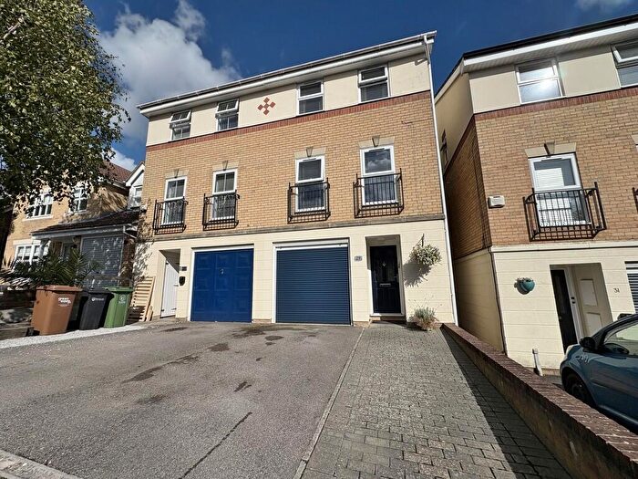 3 Bedroom Semi-Detached House For Sale In Copper Beech Drive, Farlington, PO6