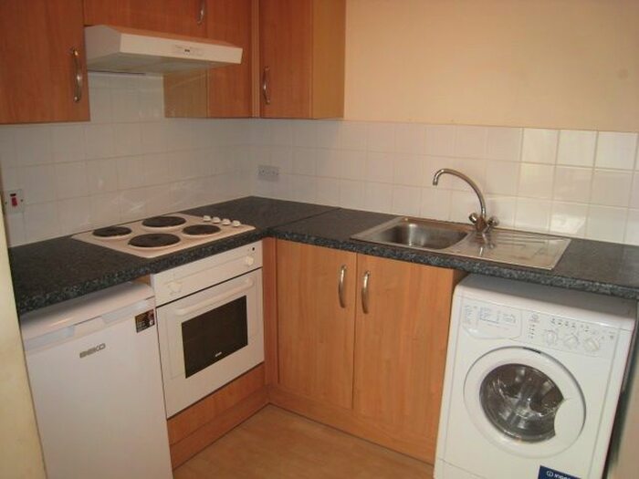 Studio To Rent In Musell Hill Road, London, N10