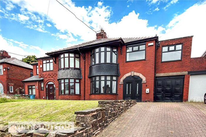 4 Bedroom Semi-Detached House For Sale In Broadway, Chadderton, Oldham, Greater Manchester, OL9