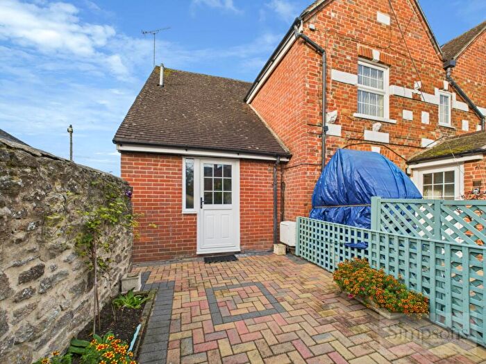 1 Bedroom End Of Terrace House To Rent In Winterborne Road, Abingdon, OX14