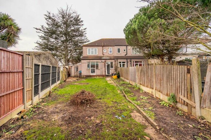 3 Bedroom Terraced House To Rent In Ilford, Cranbrook, Ilford, IG4