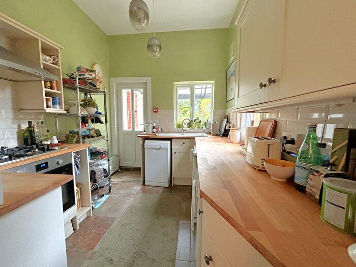 2 Bedroom Flat For Sale In Dorset Road, Bexhill-On-Sea, TN40