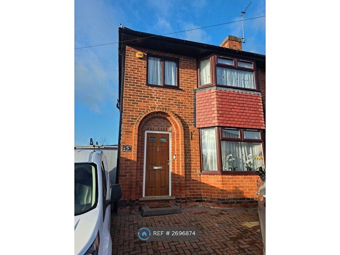 3 Bedroom Semi-Detached House To Rent In Radcliffe Drive, Derby, DE22