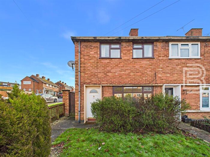 2 Bedroom End Of Terrace House For Sale In Eden Road, Rugby, CV21