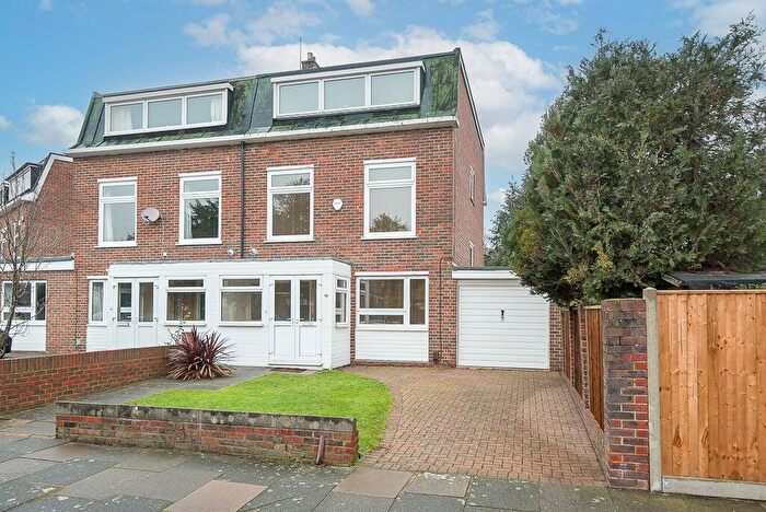 4 Bedroom Semi Detached House For Sale In York Avenue, SW14