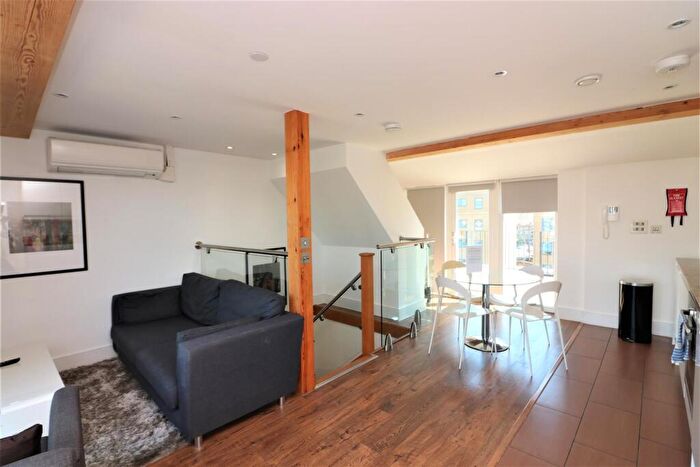 2 Bedroom Apartment To Rent In Commercial Road, London, E14