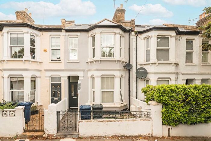 3 Bedroom Flat To Rent In Brouncker Road, Acton, W3