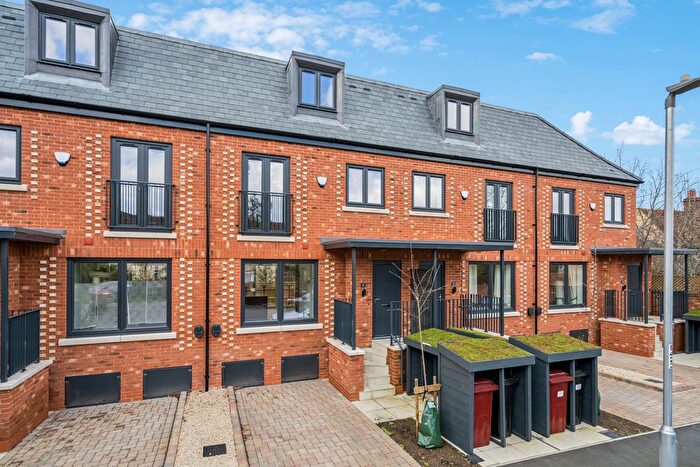 3 Bedroom Terraced House For Sale In Forge Close, Reading, RG4