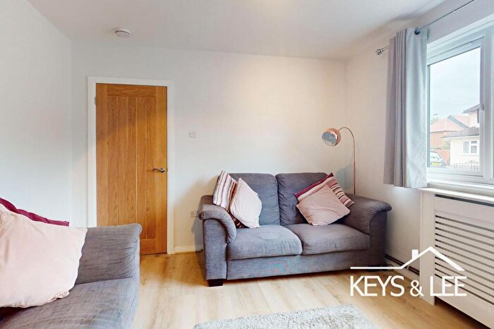 5 Bedroom Semi-Detached House For Sale In Dunster Close, Romford, RM5