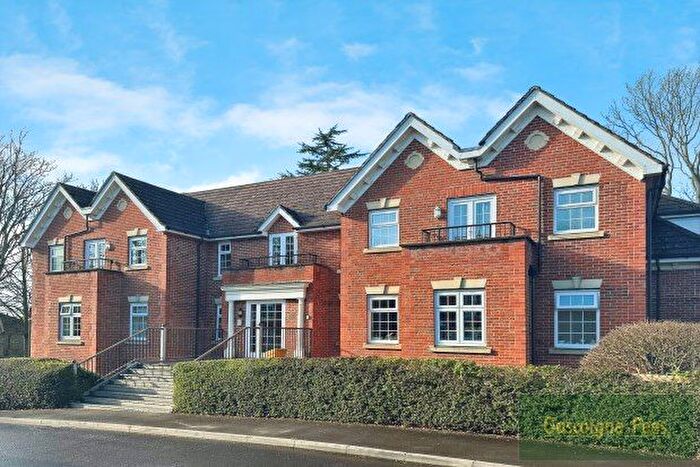 2 Bedroom Flat To Rent In Kings View, Alton, GU34