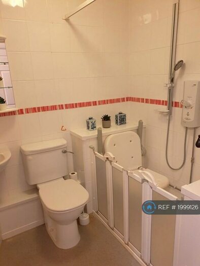 1 Bedroom Flat To Rent In College Road, Epsom, KT17