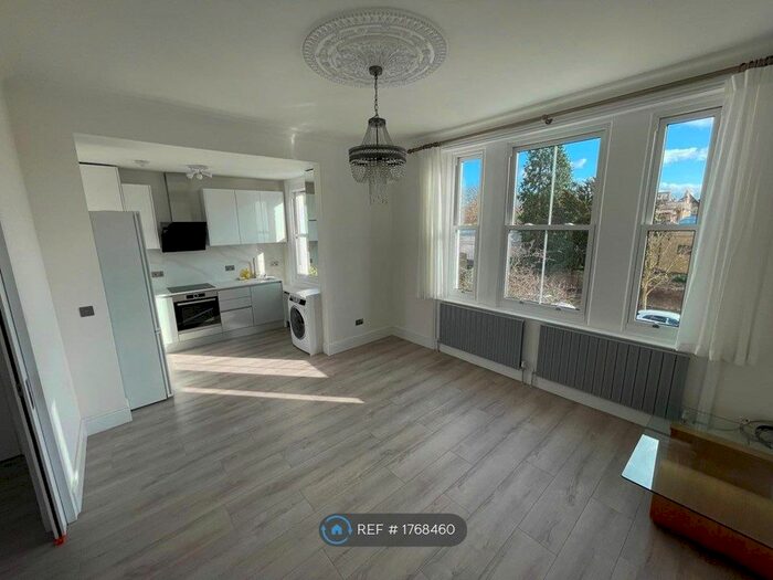 2 Bedroom Flat To Rent In Mattock Lane, London, W5