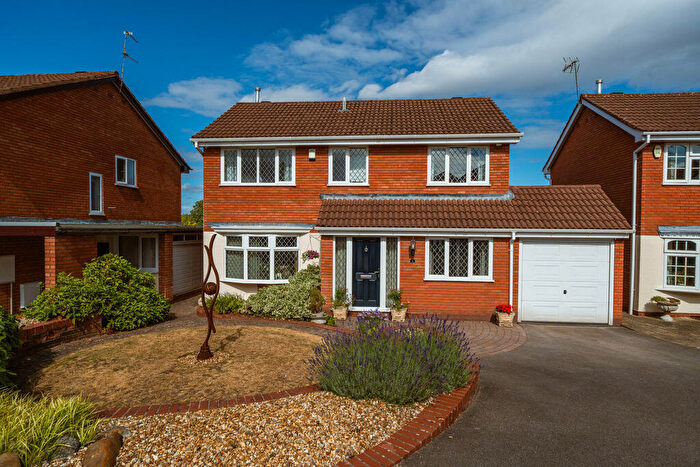 4 Bedroom Detached House For Sale In Warren Gardens, Kingswinford, DY6