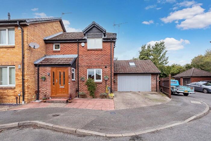 2 Bedroom End Of Terrace House For Sale In Braemar Gardens, Cippenham, SL1