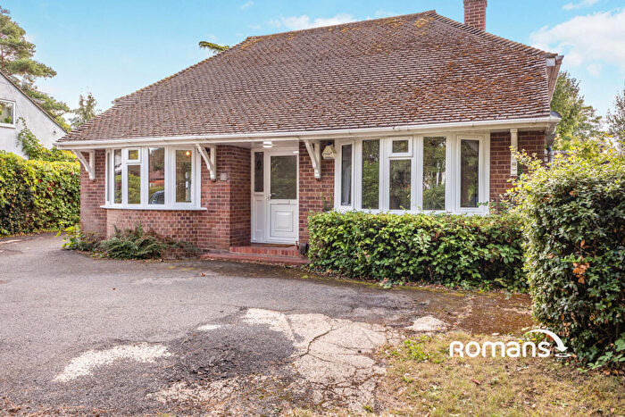 3 Bedroom Bungalow To Rent In London Road, Twyford, Reading, RG10