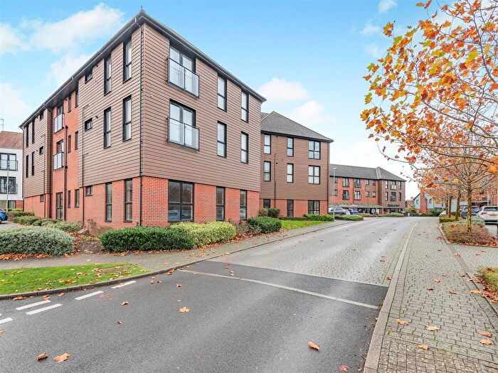 1 Bedroom Flat For Sale In Charlotte Way, Leybourne, West Malling, ME19