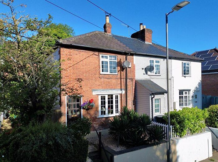 2 Bedroom End Of Terrace House For Sale In Spacious Cottage - No Chain, HP10