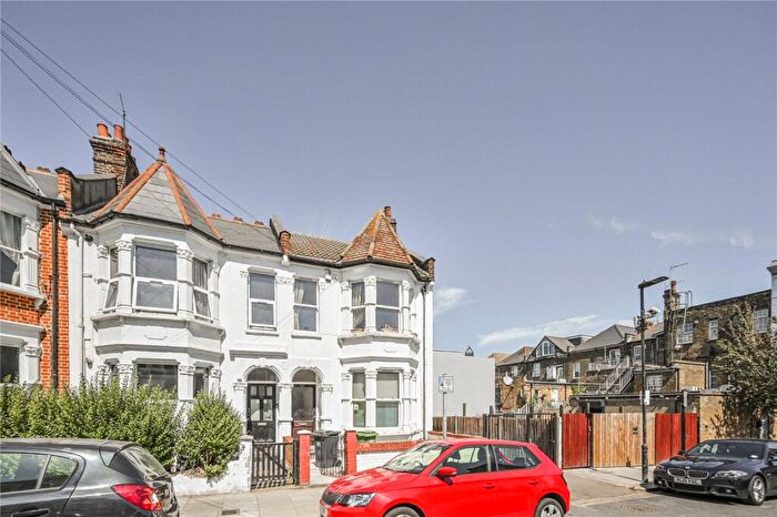 3 Bedroom Apartment For Sale In Warham Road, London, N4