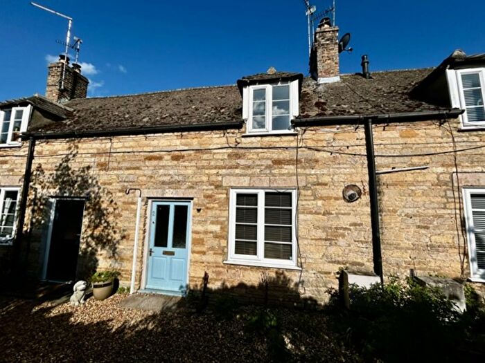 2 Bedroom Cottage For Sale In The Row, West Deeping, PE6