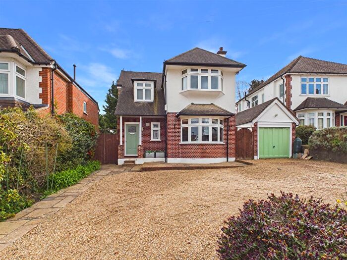 4 Bedroom Detached House For Sale In Sundown Avenue, South Croydon, CR2