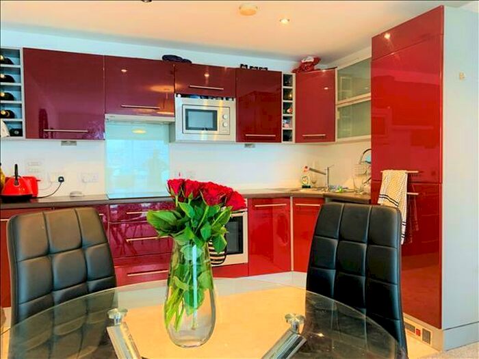 1 Bedroom Flat To Rent In Barnfield House, Salford Approach, Salford, M3