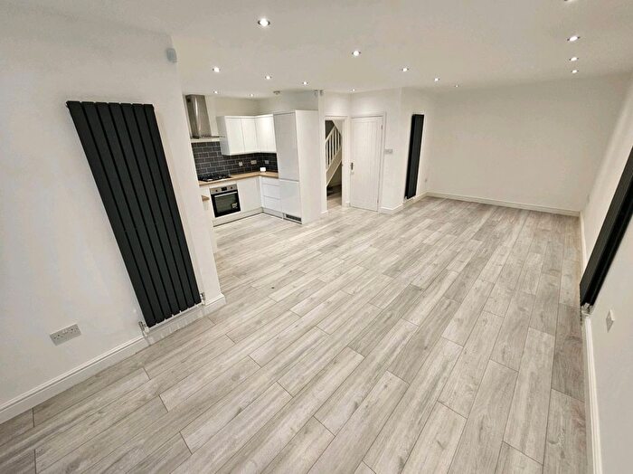 2 Bedroom Semi-Detached House To Rent In Roundhey, Cheadle, SK8