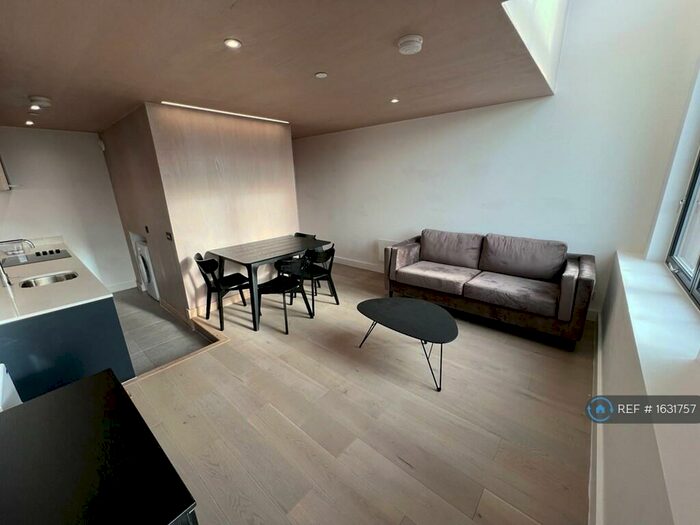 2 Bedroom Flat To Rent In Spinners Way, Manchester, M15