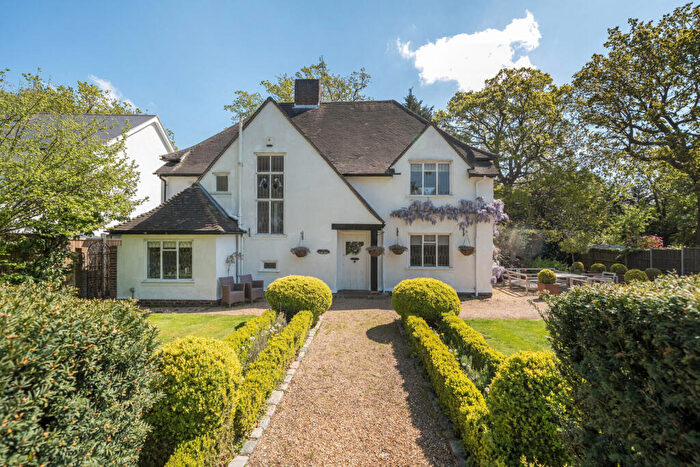 4 Bedroom House For Sale In Oakwood Close, Chislehurst, BR7